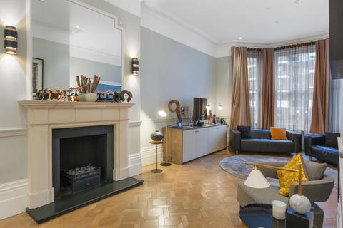 3 bedroom flat for sale, Gloucester Road, South Kensington, London, SW7