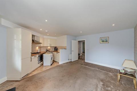 2 bedroom apartment to rent, Elm Park Road