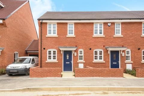 2 bedroom end of terrace house for sale, Merton Close,  Berryfields,  HP18