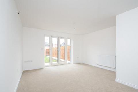 2 bedroom end of terrace house for sale, Merton Close,  Berryfields,  HP18