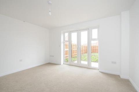 2 bedroom end of terrace house for sale, Merton Close,  Berryfields,  HP18