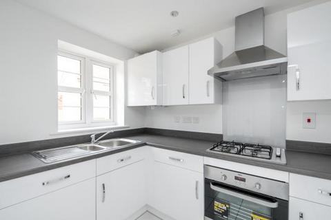2 bedroom end of terrace house for sale, Merton Close,  Berryfields,  HP18