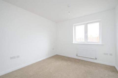 2 bedroom end of terrace house for sale, Merton Close,  Berryfields,  HP18