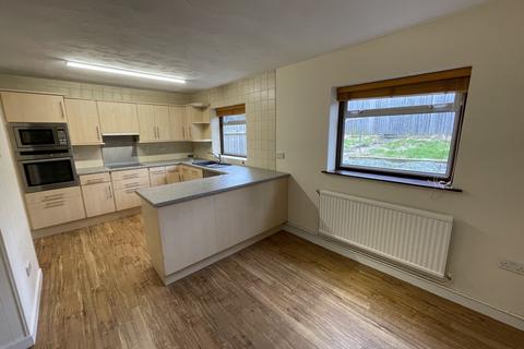 3 bedroom end of terrace house to rent, Courtney St, Swansea