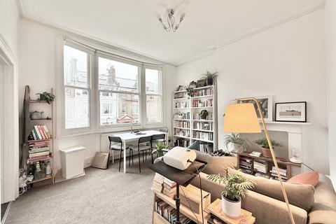 2 bedroom flat to rent, 25 Birchington Road, London NW6