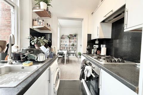 2 bedroom flat to rent, 25 Birchington Road, London NW6
