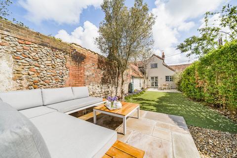 undefined, Delightful Georgian Cottage in Burnham Market