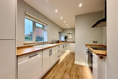 2 bedroom bungalow for sale, Park Croft, Lower Willingdon, East Sussex, BN26