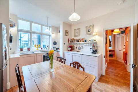1 bedroom apartment for sale, Walnut Tree Walk, London