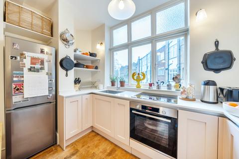1 bedroom apartment for sale, Walnut Tree Walk, London