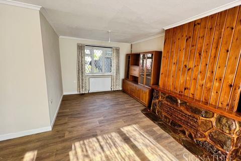 3 bedroom semi-detached house to rent, Wigston LE18