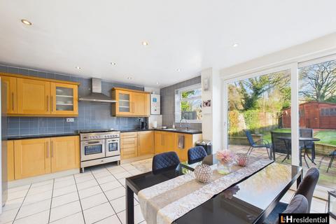 4 bedroom end of terrace house for sale, Stanborough Avenue, Borehamwood WD6