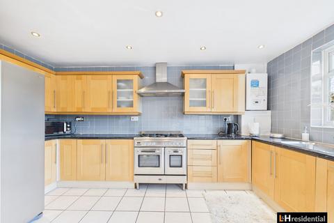 4 bedroom end of terrace house for sale, Stanborough Avenue, Borehamwood WD6