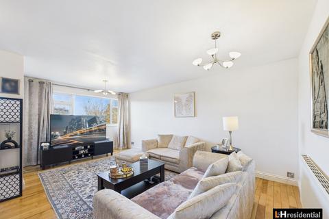 4 bedroom end of terrace house for sale, Stanborough Avenue, Borehamwood WD6