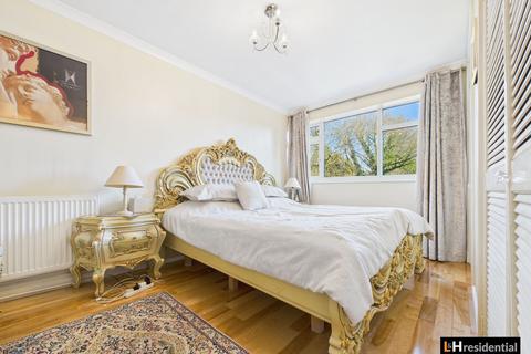 4 bedroom end of terrace house for sale, Stanborough Avenue, Borehamwood WD6