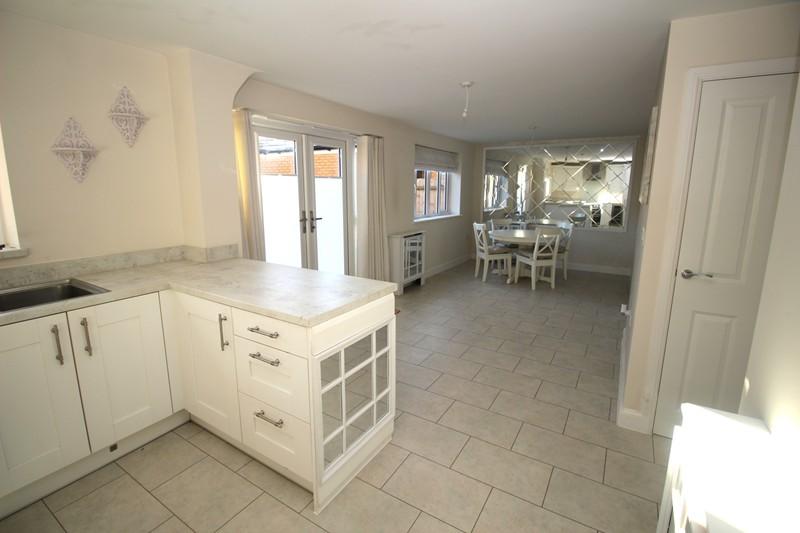Kitchen Diner.
