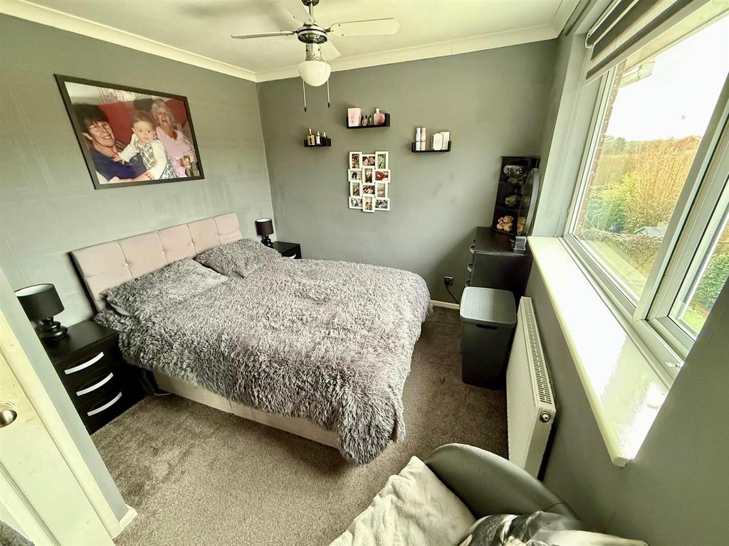 SWR48 Bed2.jpg