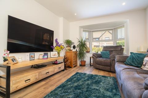 5 bedroom detached house to rent, Barrington Close, East Cowes