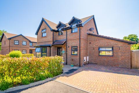 5 bedroom detached house to rent, Barrington Close, East Cowes