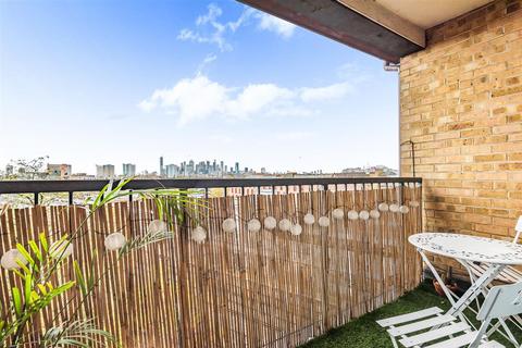 1 bedroom flat to rent, New Cross Road, London, SE14