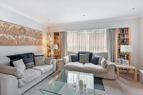 3 bedroom terraced house for sale, Constable Avenue, London, E16
