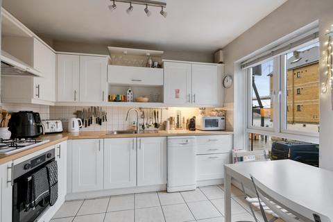 3 bedroom terraced house for sale, Constable Avenue, London, E16