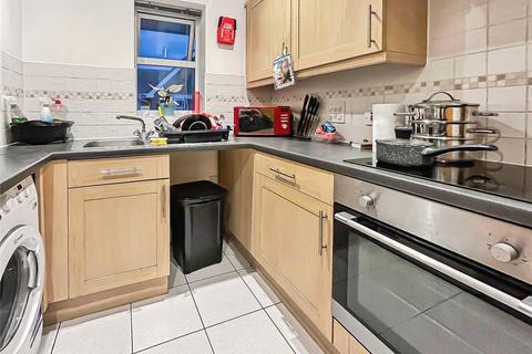 2 bedroom apartment for sale, International Way, Sunbury-on-Thames, Surrey, TW16