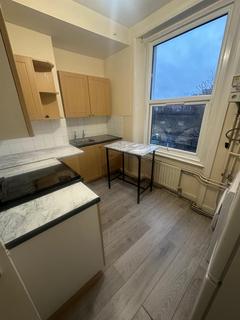 2 bedroom flat to rent, Flaxman Road, London SE5