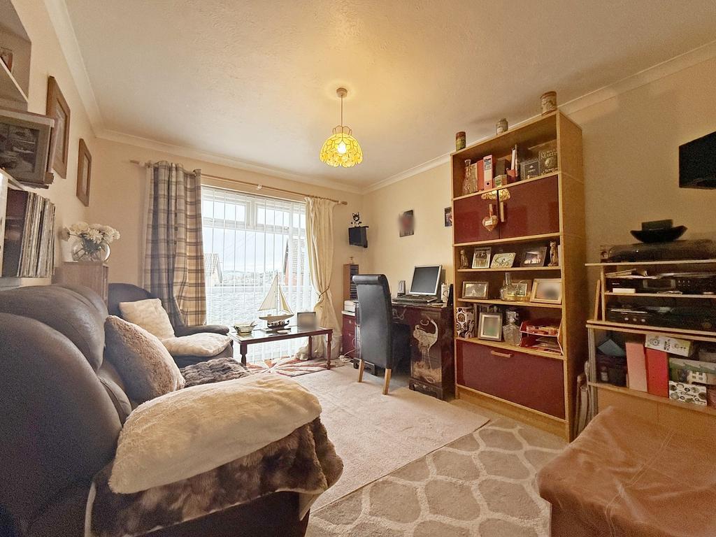Sitting Room/Bedroom 6