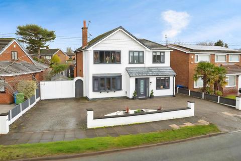 4 bedroom detached house for sale, Clarence Avenue, Farnworth
