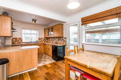 3 bedroom bungalow to rent, Long Road, NR33