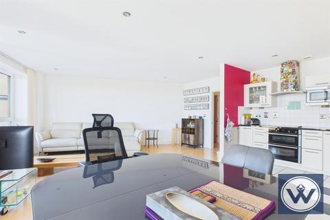 2 bedroom flat to rent, Wards Wharf Approach, E16