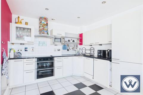 2 bedroom flat to rent, Wards Wharf Approach, E16
