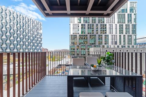 2 bedroom flat for sale, Legacy Building, 1 Viaduct Gardens, SW11