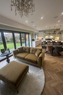5 bedroom detached house to rent, Salford Road, Southport, PR8