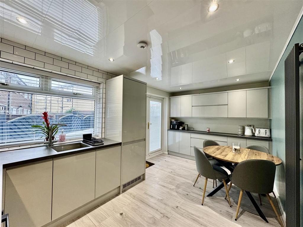 Dining kitchen