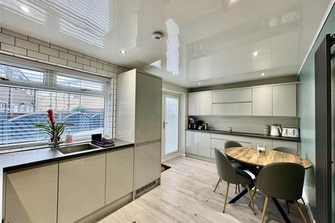 3 bedroom end of terrace house for sale, Crossley Lane, Dalton, Huddersfield, HD5 9SX