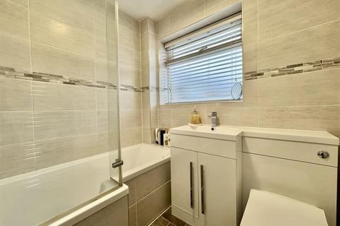 3 bedroom end of terrace house for sale, Crossley Lane, Dalton, Huddersfield, HD5 9SX