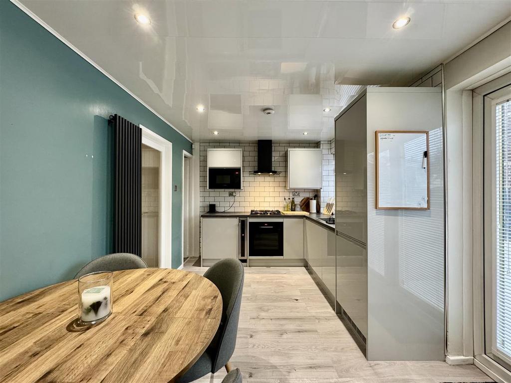 Dining kitchen