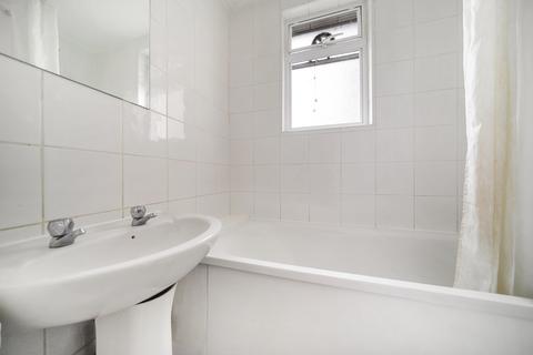 Studio to rent,  Pembridge Square, London W2