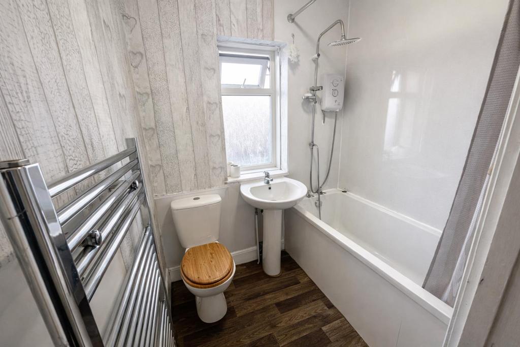 56 John St bathroom .png
