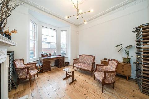 2 bedroom flat for sale, Thorncliffe Road, London SW2