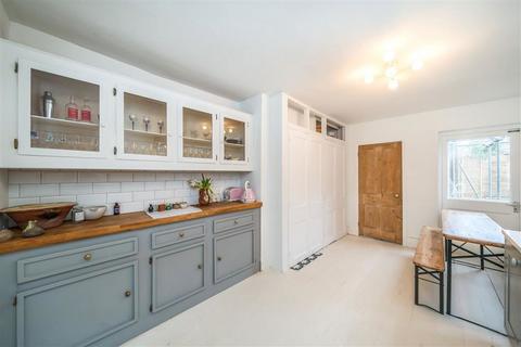 2 bedroom flat for sale, Thorncliffe Road, London SW2