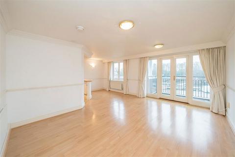 2 bedroom flat to rent, Manor Road, Teddington TW11