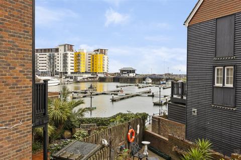 4 bedroom semi-detached house for sale, Madeira Way, Eastbourne