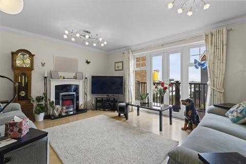 4 bedroom semi-detached house for sale, Madeira Way, Eastbourne