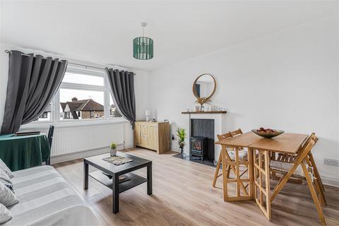 2 bedroom flat for sale, Windermere Avenue, Wembley