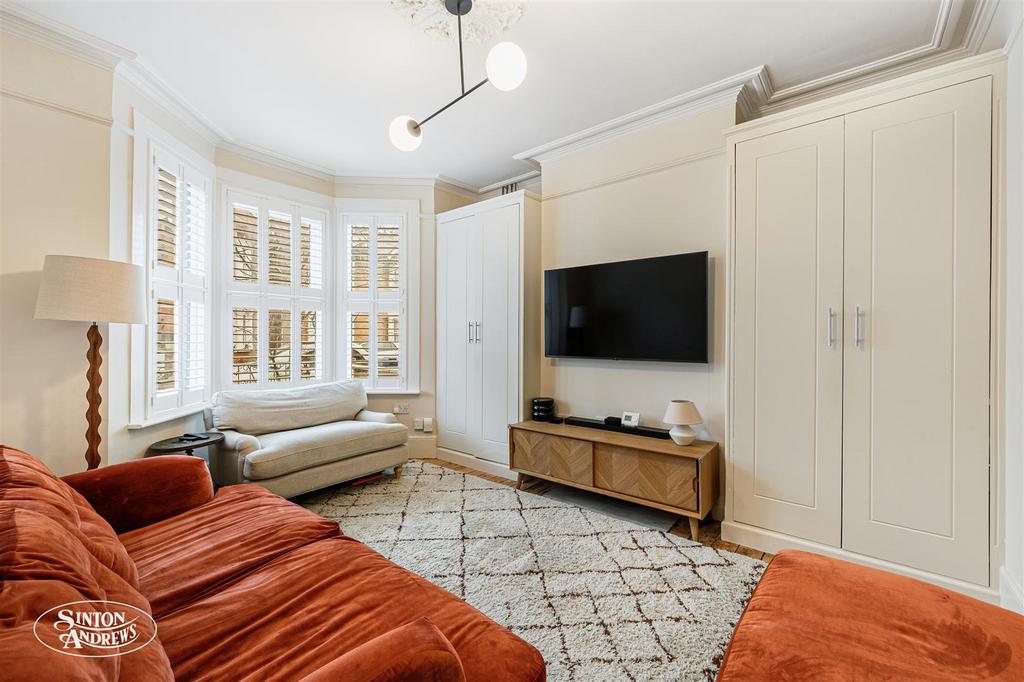 76 Elthorne Park Road-2.jpg