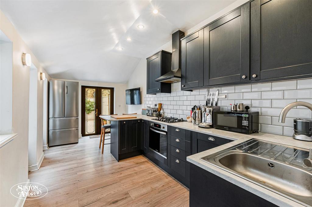 76 Elthorne Park Road-5.jpg