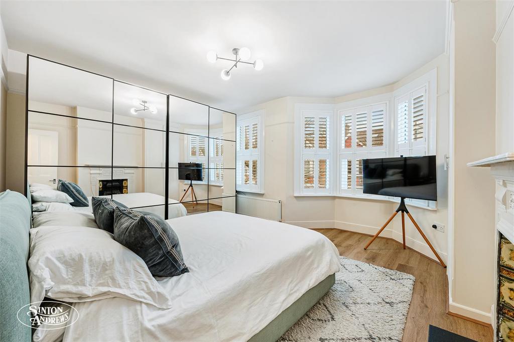 76 Elthorne Park Road-9.jpg
